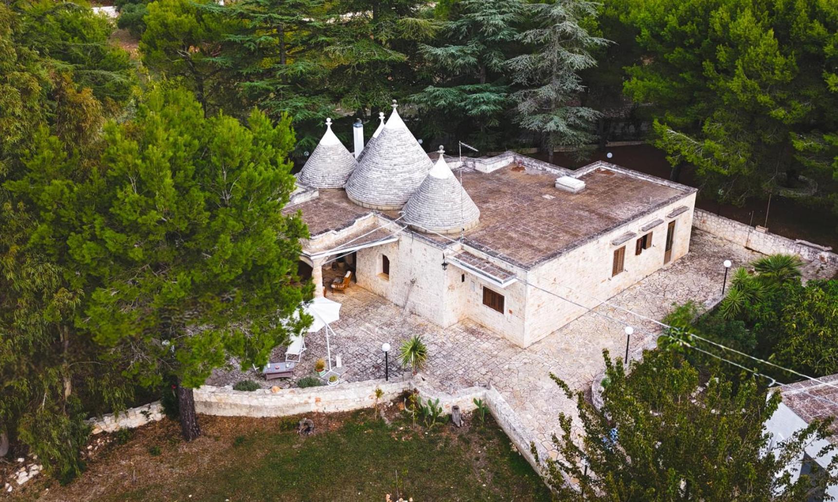 Trulli Pinnacoli Locorotondo