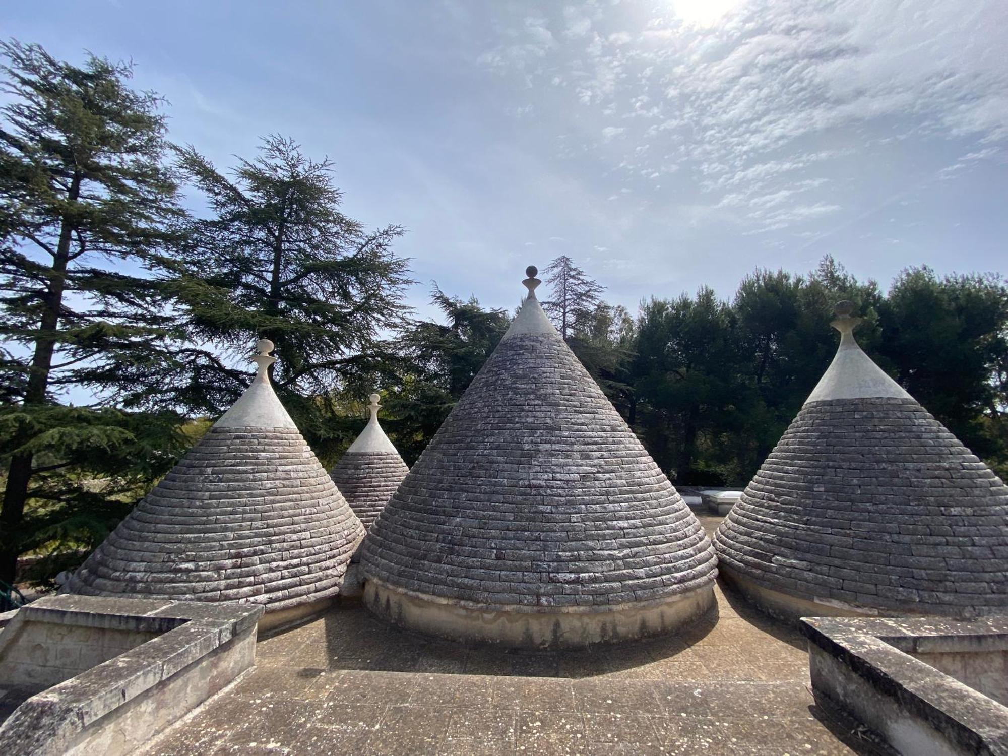 Trulli Pinnacoli * Locorotondo